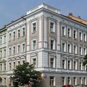 Machova Otel